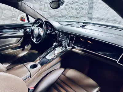 Porsche Panamera 2015 - 43990 EUR, 110565 km - AUTO.MOTO.pt - 110565km - foto 21 de 40