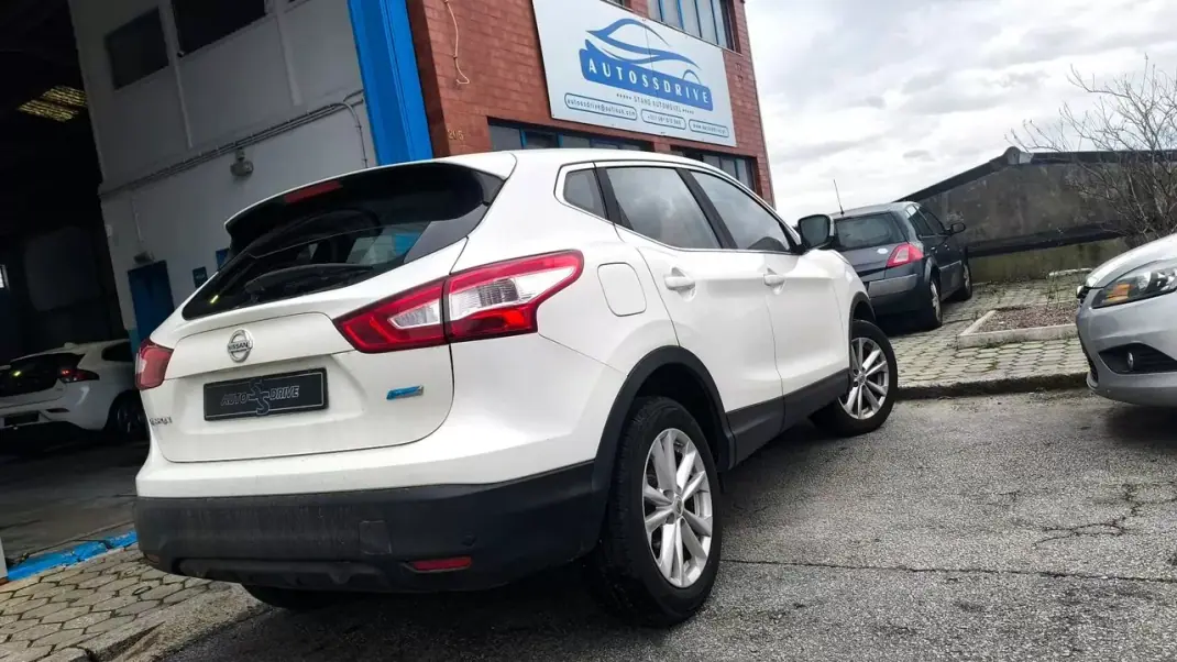 Nissan Qashqai 2015 - 14300 EUR, 140000 km - AUTO.MOTO.pt - 140000km - foto 4 de 20