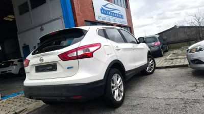 Nissan Qashqai 2015 - 14300 EUR, 140000 km - AUTO.MOTO.pt - 140000km - foto 4 de 20
