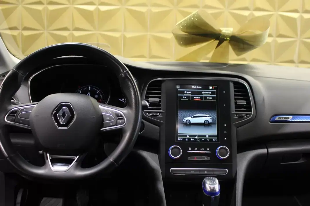 Renault Mégane Sport Tourer 2020 - 16790 EUR, 137000 km - AUTO.MOTO.pt - 137000km - foto 24 de 37