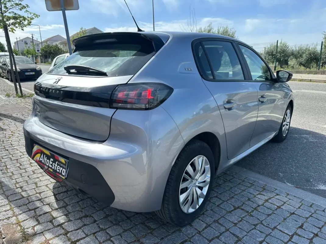 Peugeot 208 2023 - 16900 EUR, 27566 km - AUTO.MOTO.pt - 27566km - foto 12 de 36