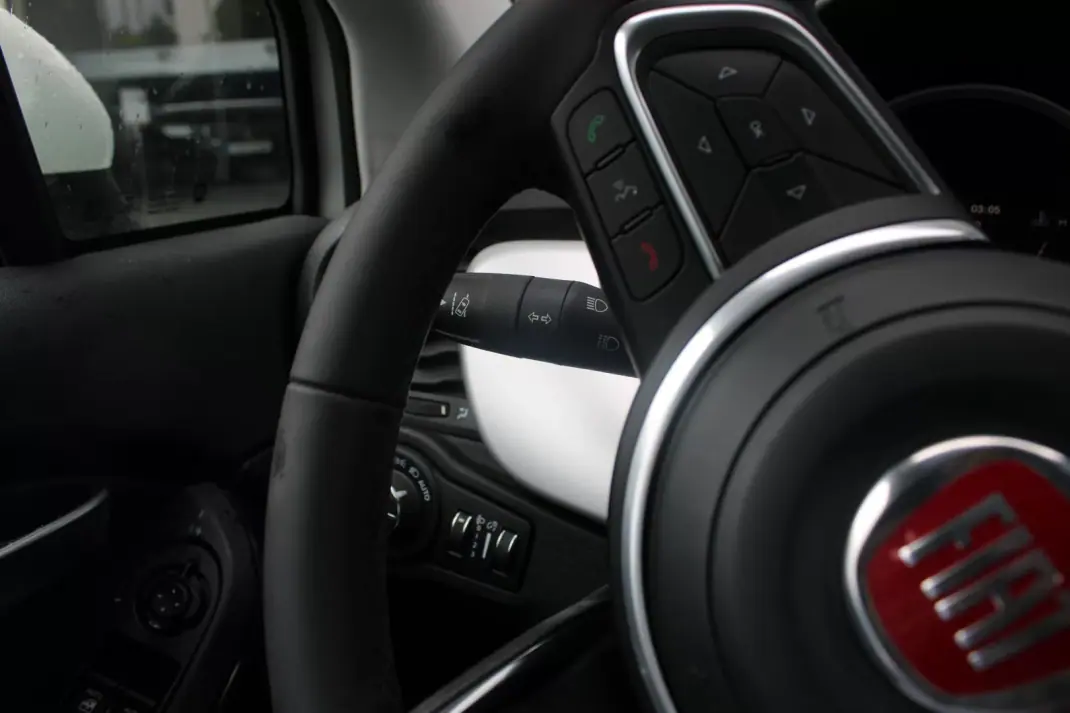 Fiat 500X 2021 - 16400 EUR, 7450 km - 7450km - foto 30 de 38