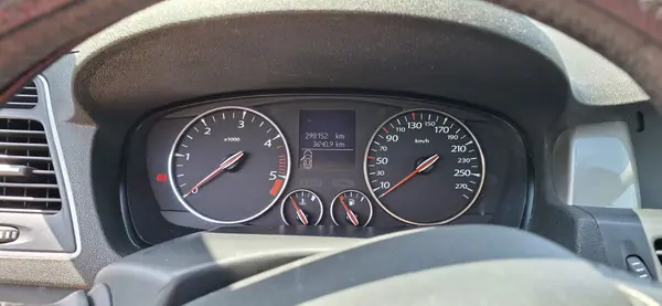 Renault Laguna Break 2012 - 3600 EUR, 299000 km - AUTO.MOTO.pt - 299000km - foto 4 de 7