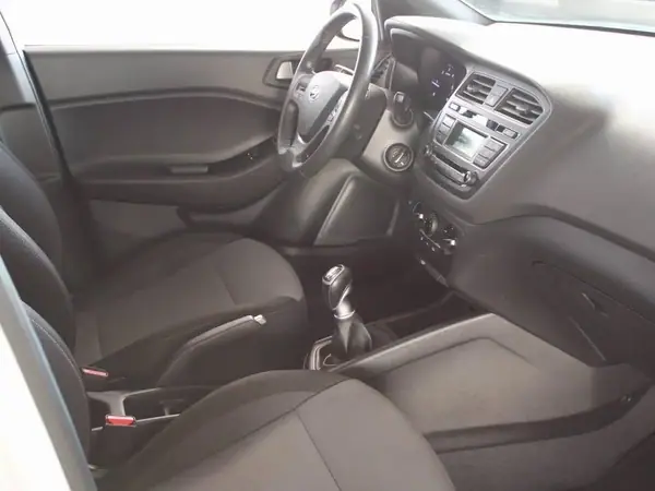 Hyundai i20 2017 — foto 3 de 7