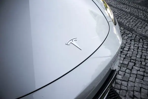 Tesla Model Y 2023 - 37900 EUR, 74250 km - AUTO.MOTO.pt - 74250km - foto 9 de 40