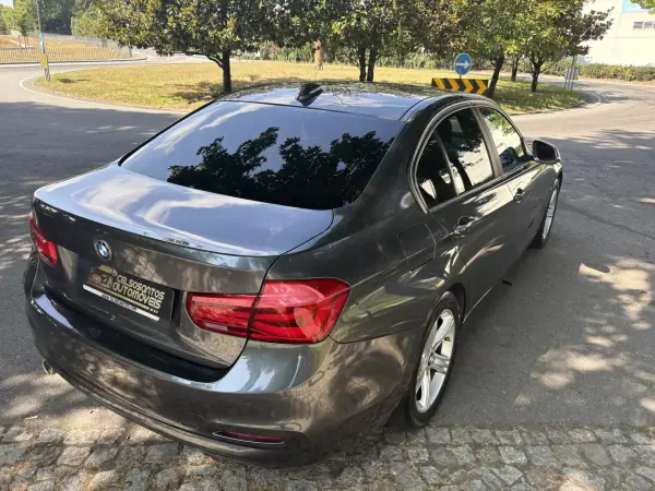 BMW 318 2016 - 15250 EUR, 172000 km - AUTO.MOTO.pt - 172000km - foto 18 de 27