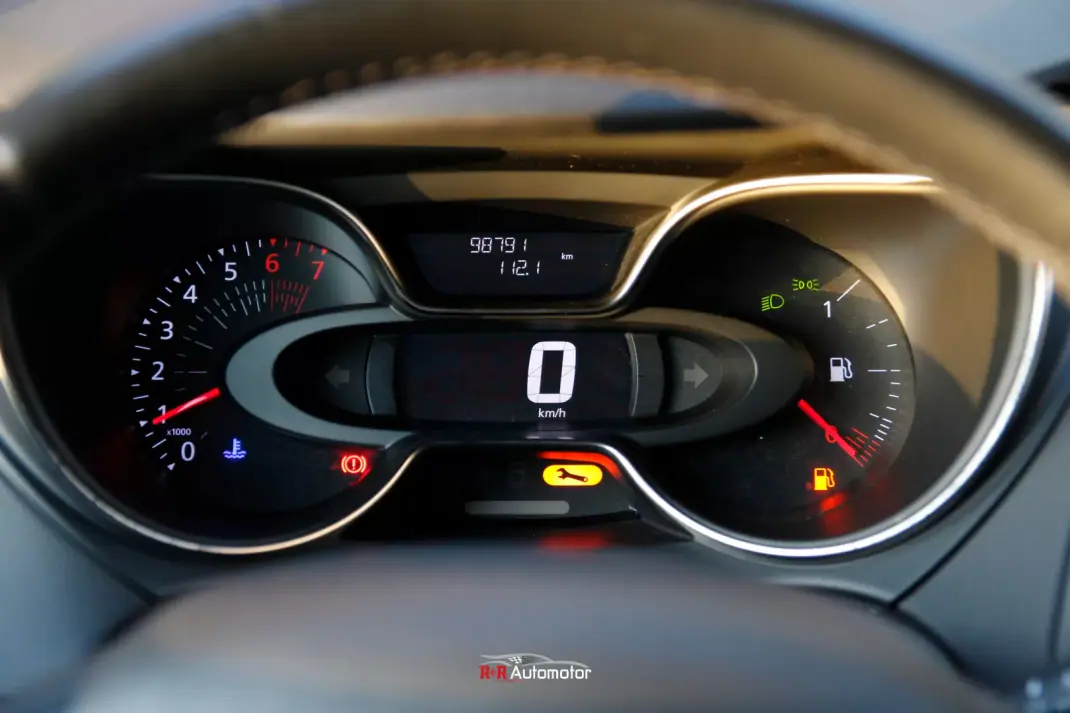 Renault Captur 2019 - 14800 EUR, 98000 km - AUTO.MOTO.pt - 98000km - foto 15 de 27