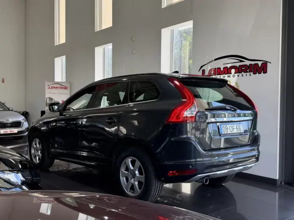 Volvo XC 60 2013 — photo 2 of 32