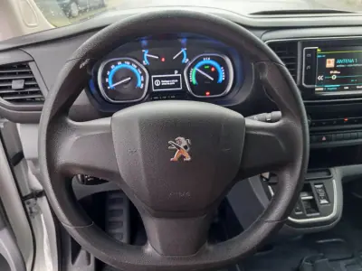 Peugeot e-Expert 2021 - 17990 EUR, 38300 km - AUTO.MOTO.pt - 38300km - foto 16 de 19