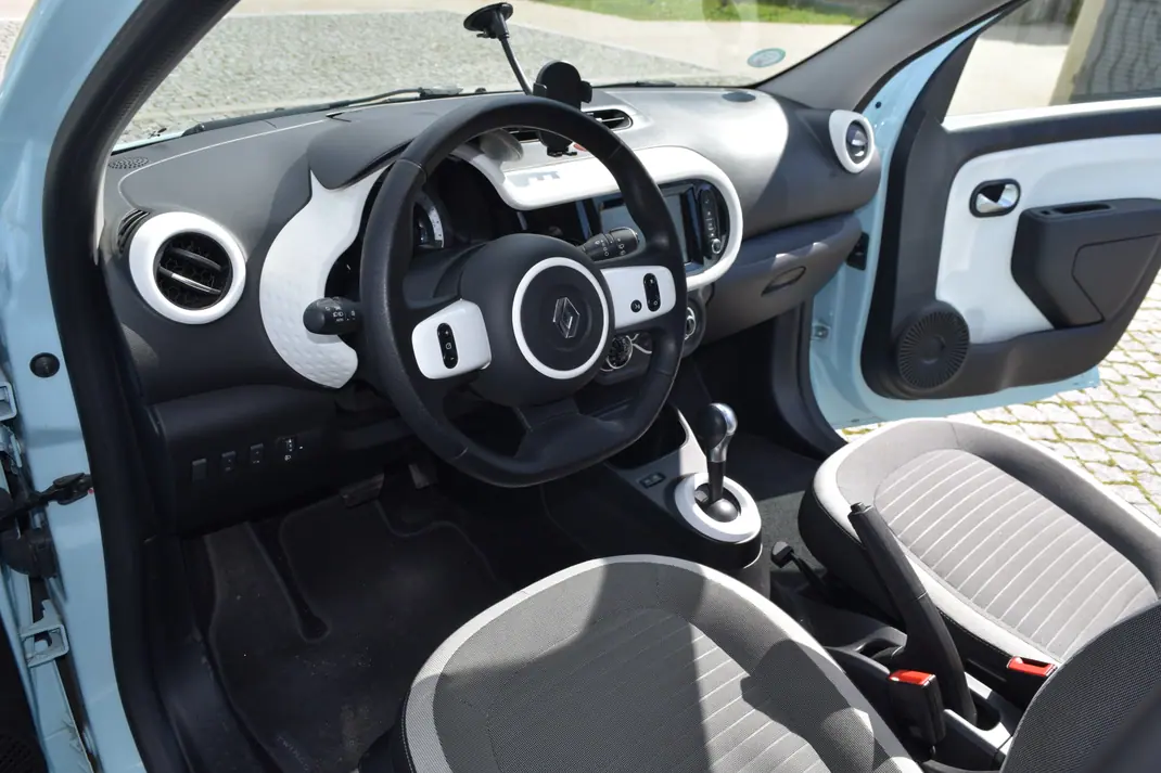 Renault Twingo 2024 - 13000 EUR, 28000 km - AUTO.MOTO.pt - 28000km - foto 7 de 12