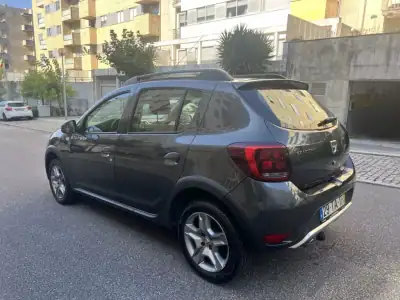 Dacia Sandero 2017 - 10950 EUR, 158000 km - AUTO.MOTO.pt - 158000km - foto 6 de 15