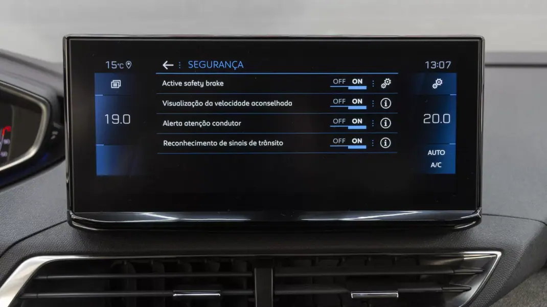 Peugeot 3008 2022 - 21750 EUR, 58000 km - AUTO.MOTO.pt - 58000km - foto 30 de 35