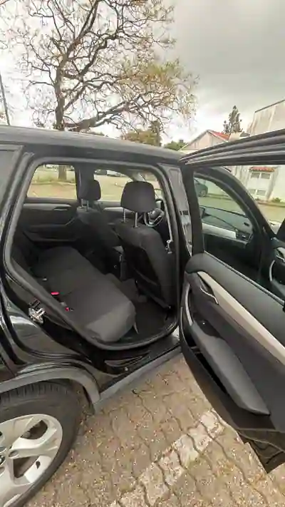 BMW X1 2013 - 11000 EUR, 200000 km - AUTO.MOTO.pt - 200000km - foto 12 de 15