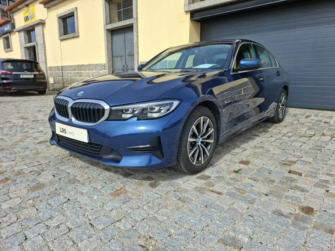 BMW 330 2021 - 27490 EUR, 63328 km - AUTO.MOTO.pt - 63328km - foto 3 de 16