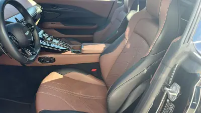 Aston Martin 2025 - 285000 EUR, 6000 km - AUTO.MOTO.pt - 6000km - foto 3 de 5