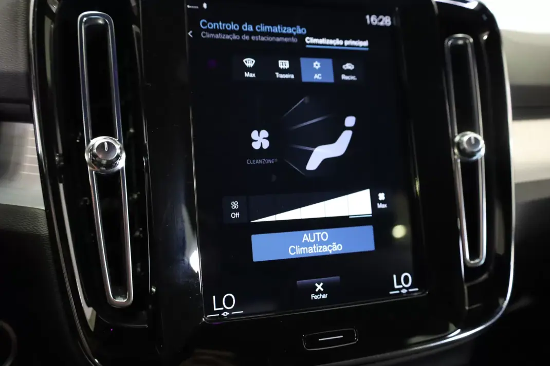 Volvo XC 40 2022 - 28990 EUR, 98750 km - AUTO.MOTO.pt - 98750km - foto 40 de 51