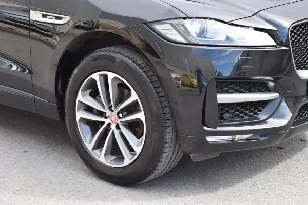 Jaguar F-Pace 2017 - 22500 EUR, 145545 km - AUTO.MOTO.pt - 145545km - foto 14 de 57