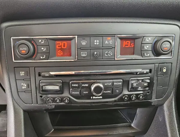 Citroën C5 Break 2013 - 7500 EUR, 228842 km - AUTO.MOTO.pt - 228842km - foto 11 de 17
