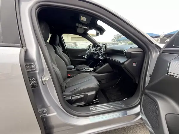 Peugeot e-2008 2025 - 32950 EUR, 80 km - AUTO.MOTO.pt - 80km - foto 30 de 68