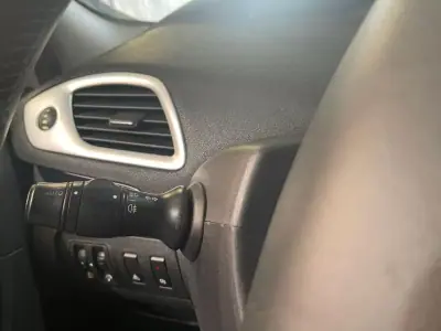 Renault Grand Scénic 2012 - 8899 EUR, 230000 km - AUTO.MOTO.pt - 230000km - foto 37 de 41