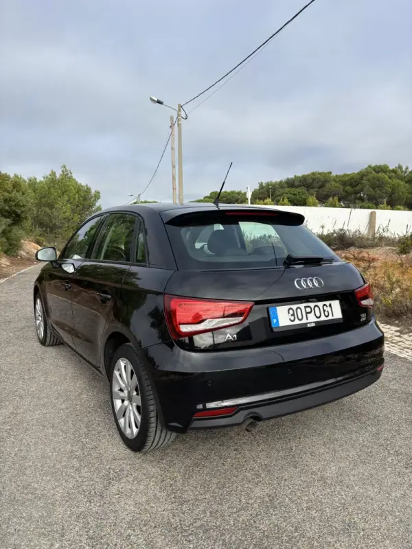 Audi A1 Sportback 2015 - 13490 EUR, 127500 km - AUTO.MOTO.pt - 127500km - foto 3 de 12