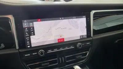 Porsche Macan 2018 - 46900 EUR, 189996 km - AUTO.MOTO.pt - 189996km - foto 44 de 56