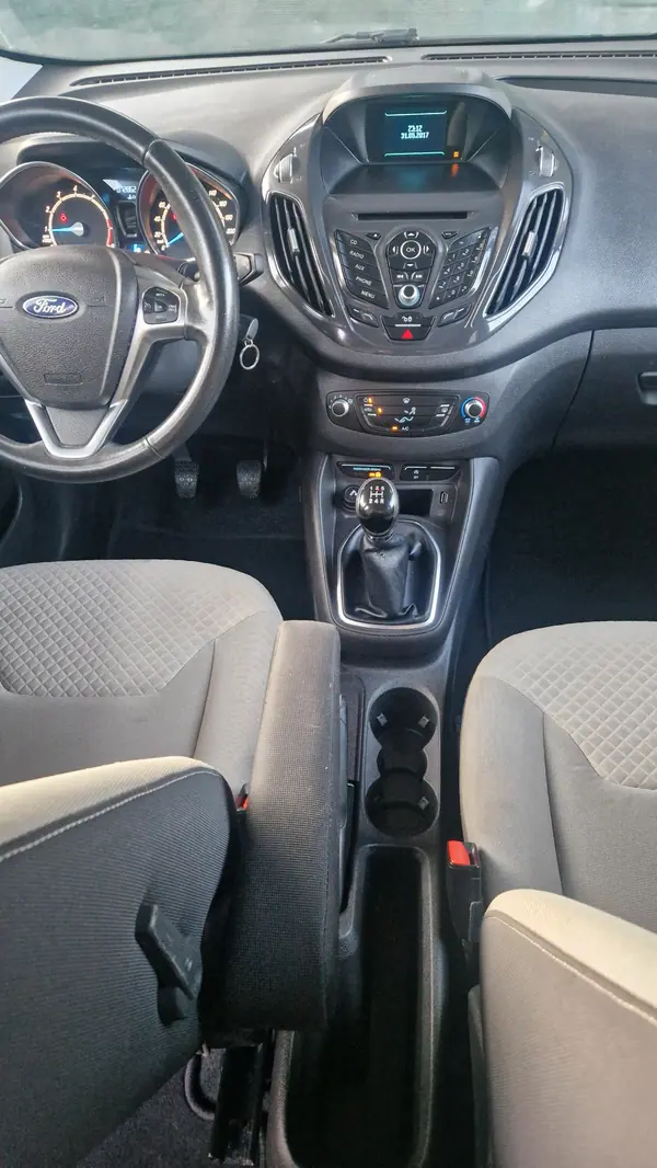 Ford Courier 2017 - 9150 EUR, 72862 km - AUTO.MOTO.pt - 72862km - foto 13 de 15