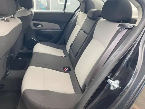 Chevrolet Cruze 2013 - 10750 EUR, 115000 km - AUTO.MOTO.pt - 115000km - foto 16 de 42