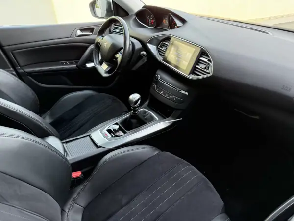 Peugeot 308 SW 2014 - 7250 EUR, 245000 km - AUTO.MOTO.pt - 245000km - foto 13 de 17