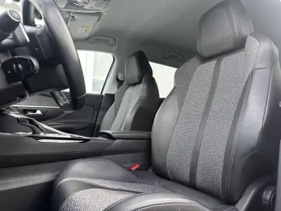 Peugeot 3008 2019 - 15990 EUR, 97900 km - AUTO.MOTO.pt - 97900km - foto 8 de 31