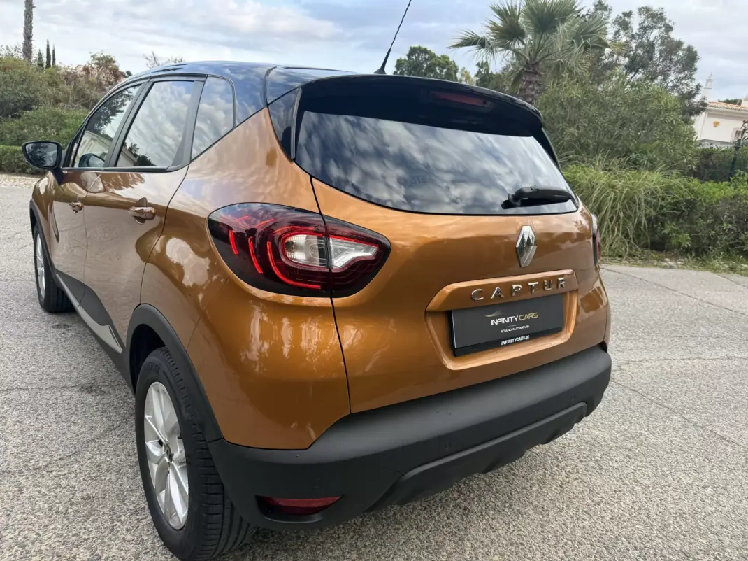 Renault Captur 2019 - 13999 EUR, 60000 km - AUTO.MOTO.pt - 60000km - foto 7 de 11