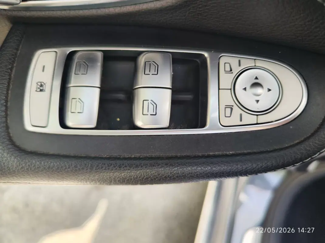 Mercedes-Benz C 200 2015 - 11980 EUR, 333200 km - AUTO.MOTO.pt - 333200km - foto 21 de 32