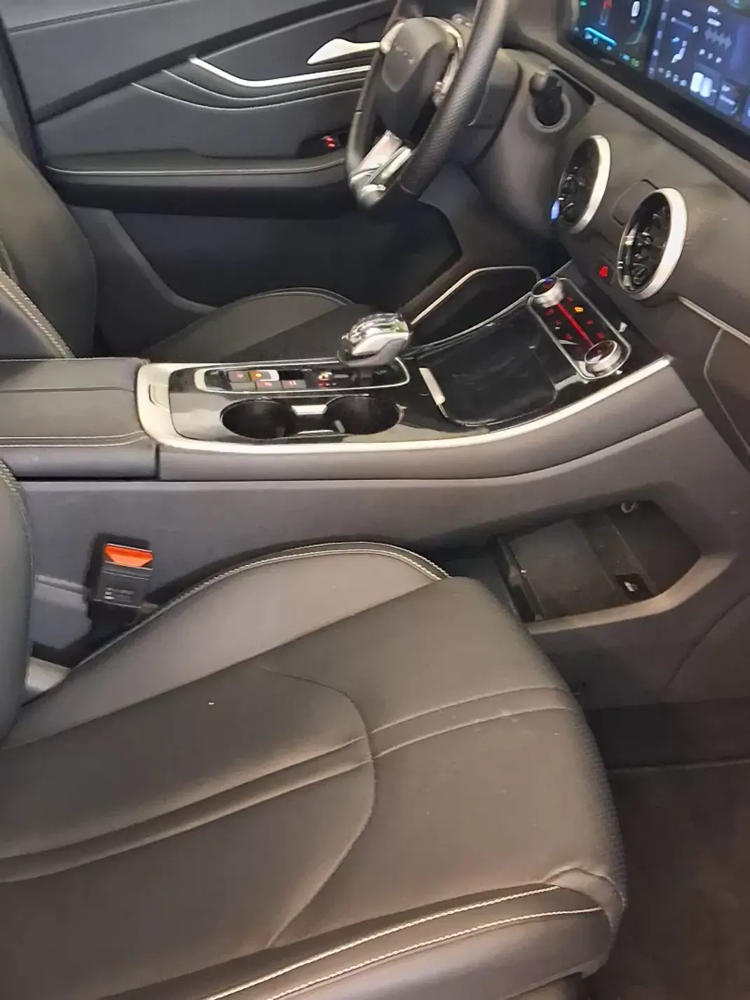 Forthing Friday EV 2025 - 42750 EUR, 13500 km - 13500km - foto 21 de 33