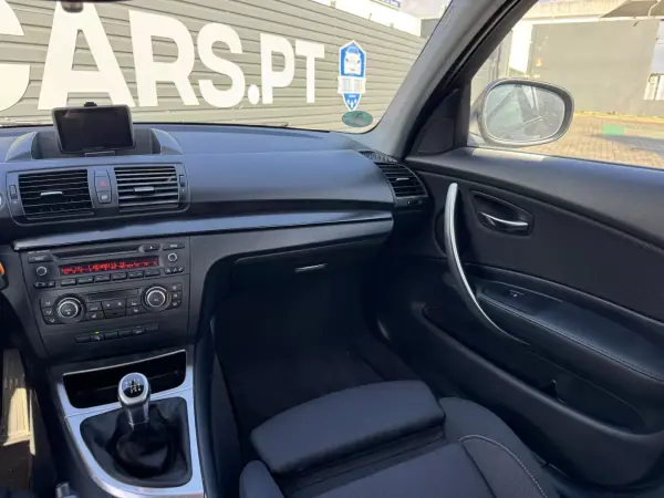 BMW 118 2010 - 11950 EUR, 215000 km - AUTO.MOTO.pt - 215000km - foto 14 de 24