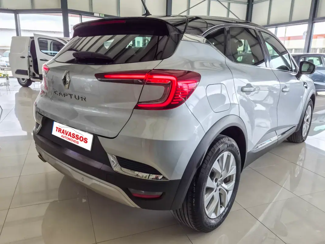 Renault Captur 2021 - 14500 EUR, 103290 km - AUTO.MOTO.pt - 103290km - foto 2 de 12