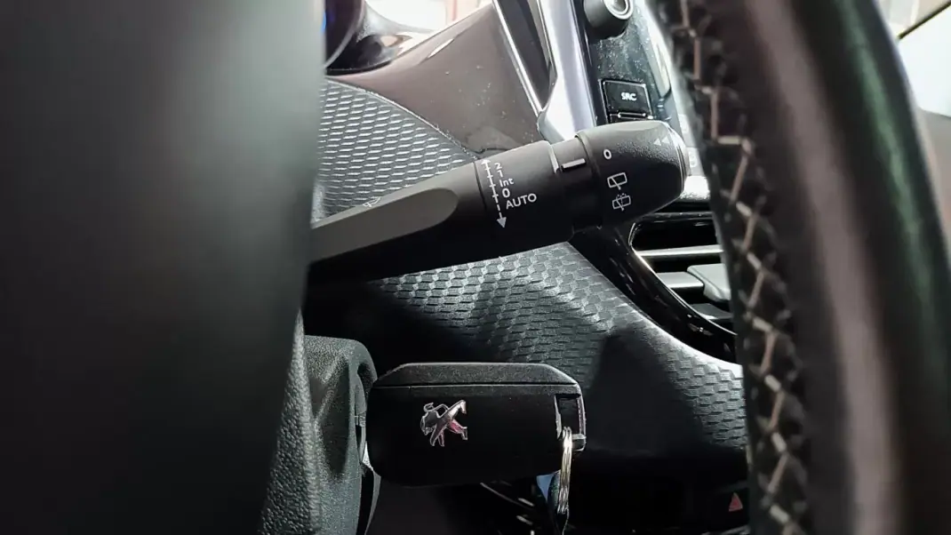 Peugeot 2008 2016 - 13750 EUR, 44423 km - AUTO.MOTO.pt - 44423km - foto 26 de 58