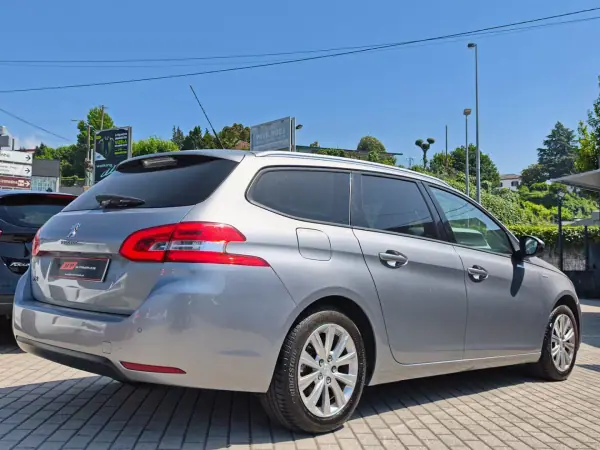 Peugeot 308 SW 2018 - 11900 EUR, 154998 km - AUTO.MOTO.pt - 154998km - foto 5 de 13