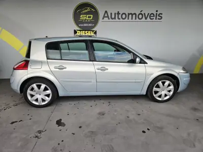 Renault Mégane 2004 - 3500 EUR, 238000 km - AUTO.MOTO.pt - 238000km - foto 3 de 9