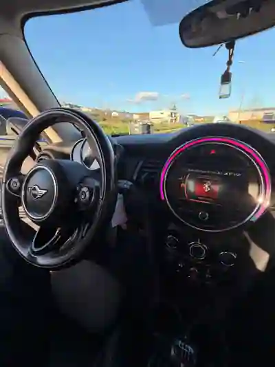 MINI One 2018 - 8000 EUR, 210000 km - AUTO.MOTO.pt - 210000km - foto 8 de 11
