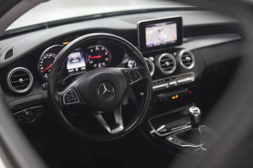 Mercedes-Benz C 220 2017 - 26850 EUR, 184333 km - AUTO.MOTO.pt - 184333km - foto 6 de 17