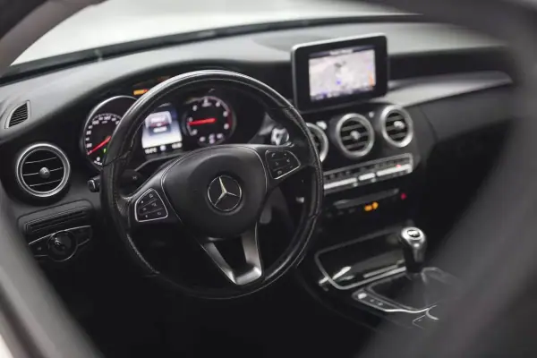 Mercedes-Benz C 220 2017 - 24999 EUR, 184333 km - AUTO.MOTO.pt - 184333km - foto 6 de 17
