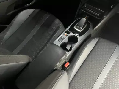 Peugeot e-2008 2020 - 18990 EUR, 50000 km - AUTO.MOTO.pt - 50000km - foto 45 de 51