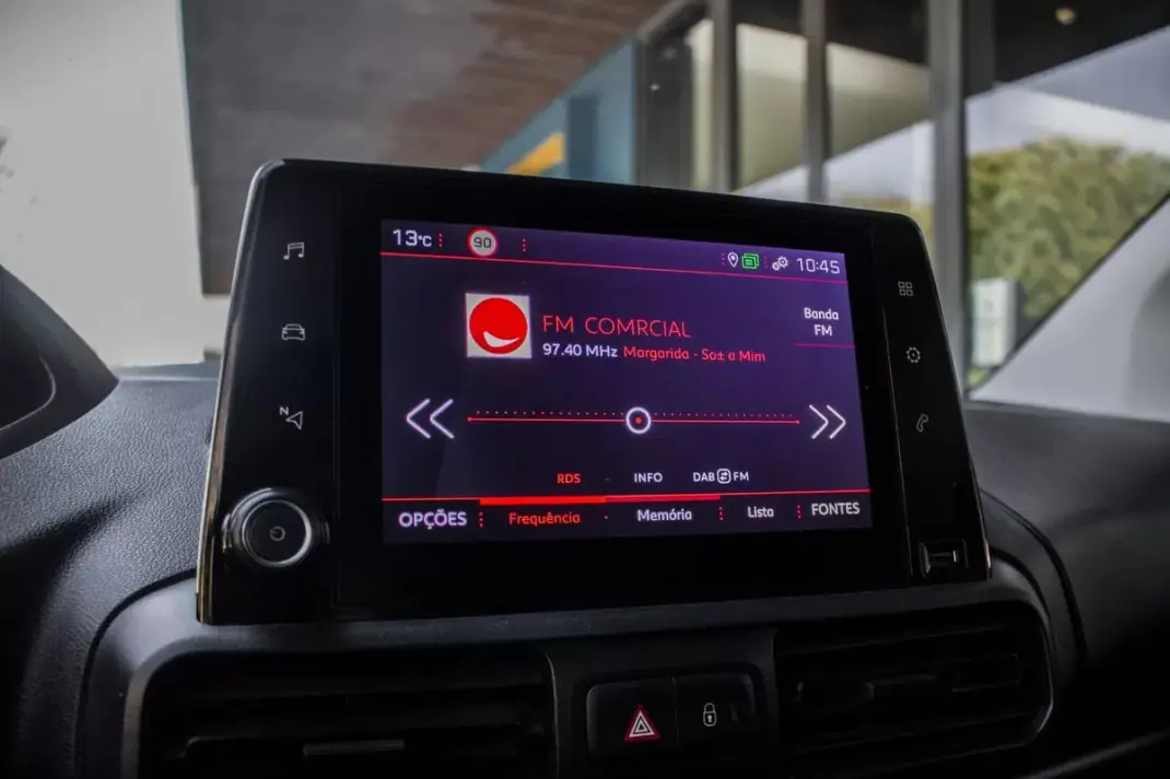 Peugeot Partner 1.5 Blue HDI 100 S&S Premium 2021 - 12990 EUR, 71659 km - AUTO.MOTO.pt - 71659km - foto 27 de 31