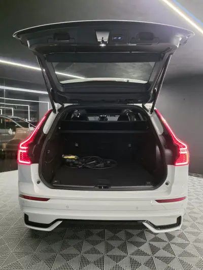 Volvo XC 60 2022 - 36750 EUR, 142382 km - AUTO.MOTO.pt - 142382km - foto 36 de 37