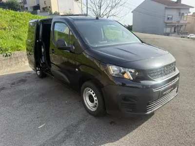 Peugeot PARTNER GIRAFON 2019 - 10900 EUR, 186000 km - AUTO.MOTO.pt - 186000km - foto 16 de 27