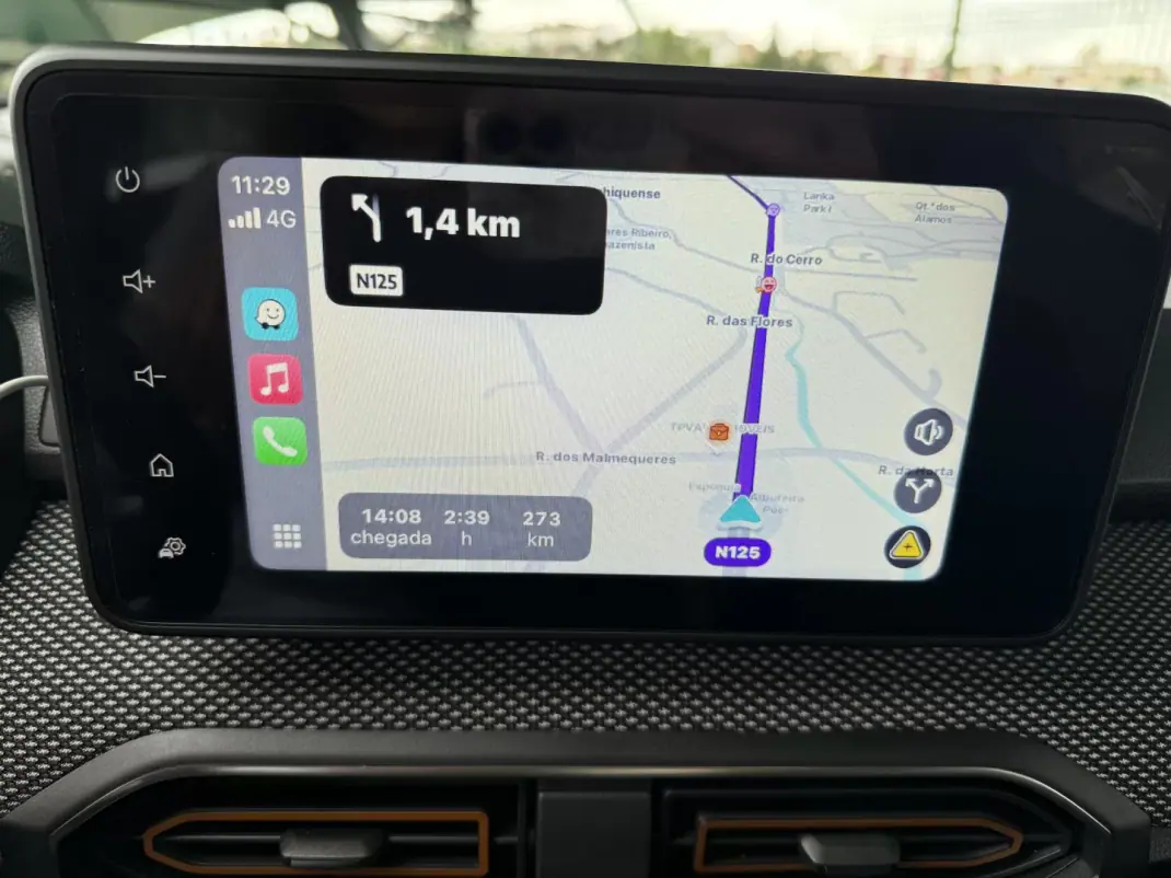 Dacia Sandero 2022 - 15600 EUR, 27510 km - AUTO.MOTO.pt - 27510km - foto 11 de 19