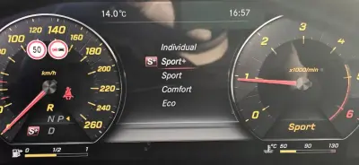 Mercedes-Benz E 220 2017 - 34999 EUR, 180000 km - AUTO.MOTO.pt - 180000km - foto 31 de 45