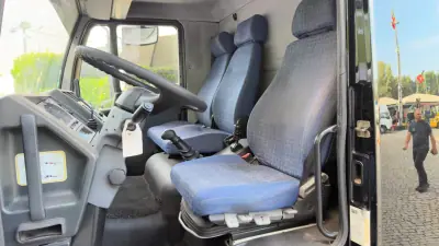 Man L90 9 Toneladas Contentor 2001 - 12500 EUR, 425000 km - AUTO.MOTO.pt - 425000km - foto 5 de 6