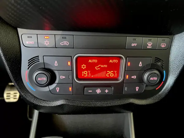 Alfa Romeo MiTo 2016 - 8900 EUR, 137500 km - AUTO.MOTO.pt - 137500km - foto 75 de 96