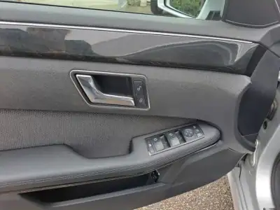 Mercedes-Benz E 250 2009 - 14450 EUR, 234946 km - AUTO.MOTO.pt - 234946km - foto 10 de 23